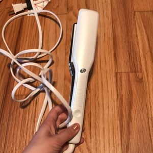 T3 perfect condition hair straightener